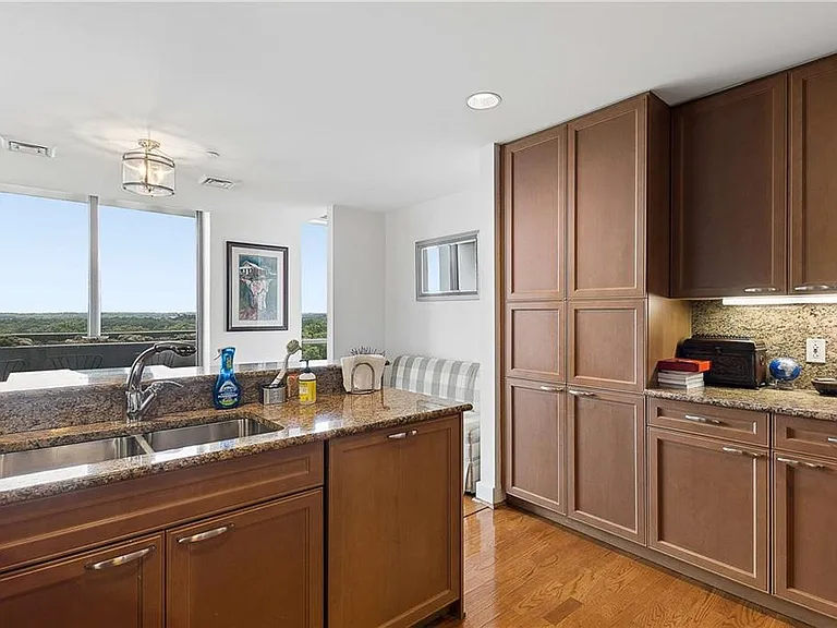 700 Park Regency Pl NE #1607 — Photo 10