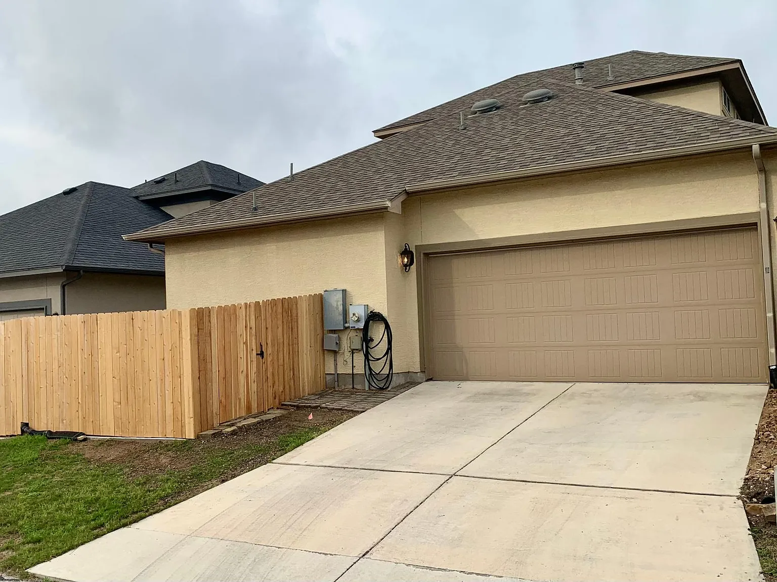 3 bed, 2400 sqft, $2,400 — Photo 4