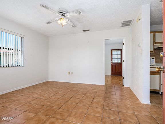 3rd image of 195 Cardinal Dr #A