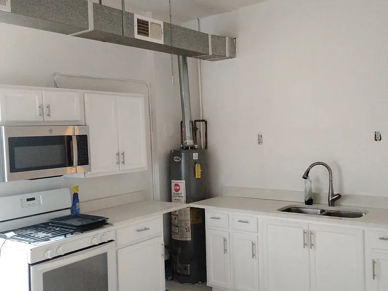 2740 W 18th St #2 — Photo 5