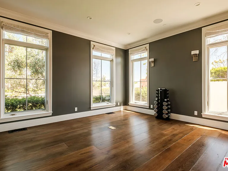 557 Chapala Dr — Photo 26