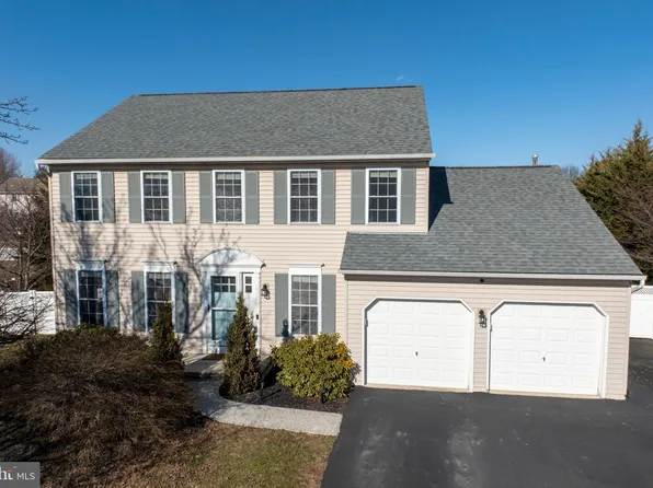 22 Horseshoe Dr, Morgantown, PA 19543