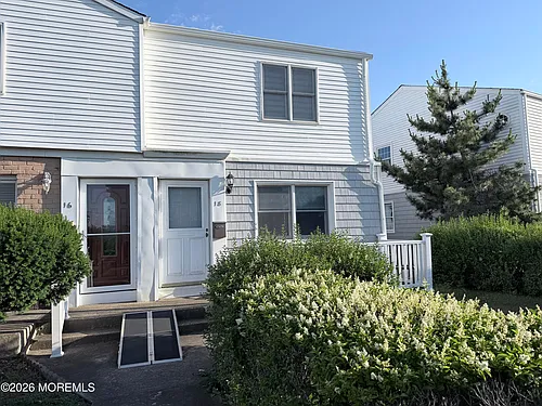 18 Howland Ave Photo 1