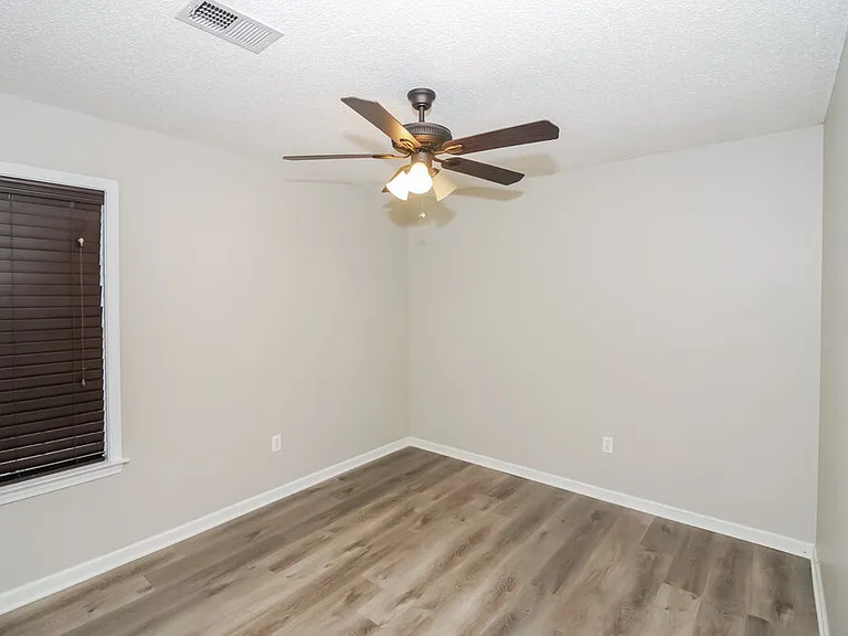 55 Lakewood Cv — Photo 13