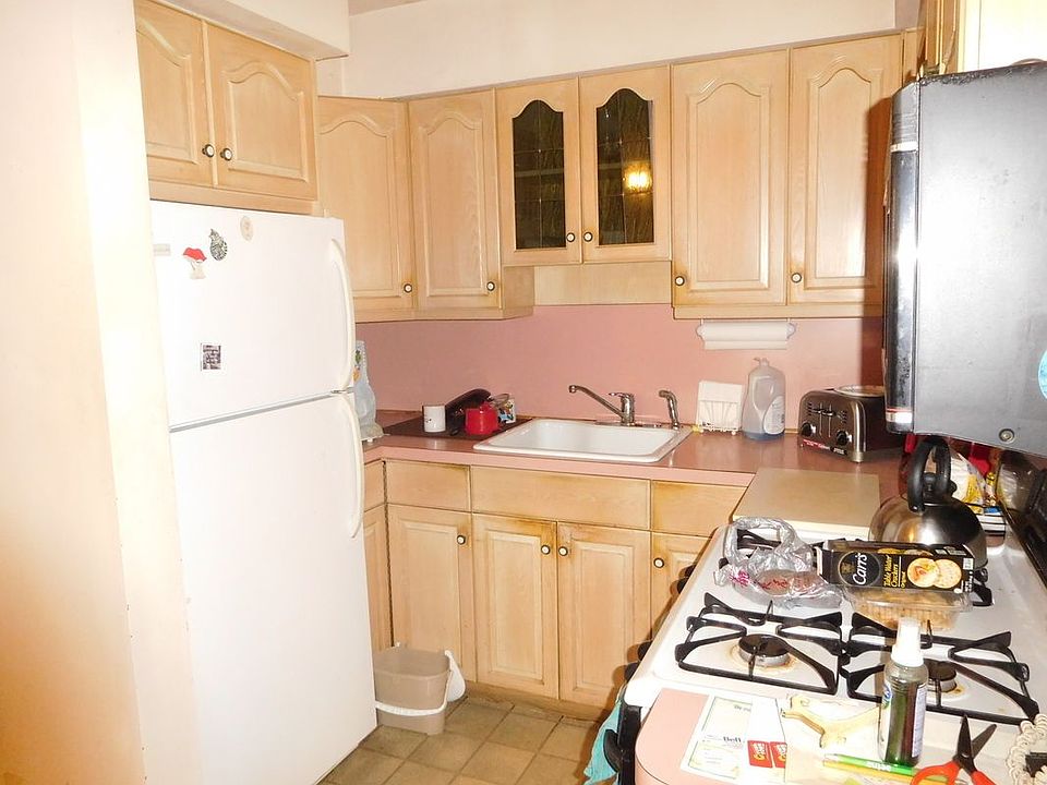 2nd image of 830 54th St