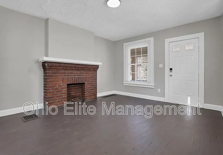 793 E Starr Ave — Photo 11