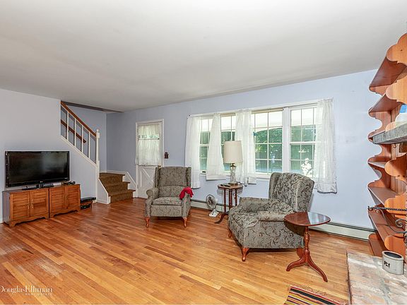 5th image of 830 Greenway E