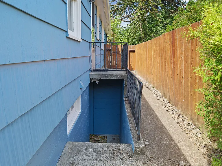 4810 N 25th St — Photo 2