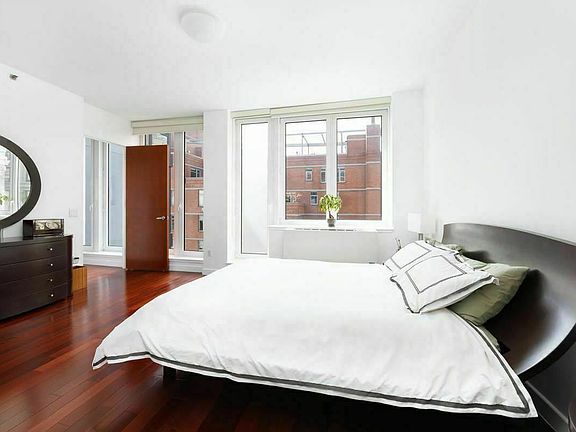 4th image of 125 W 21st St APT 12B