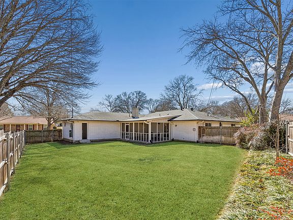 2nd image of 605 Meadow Heath Cir