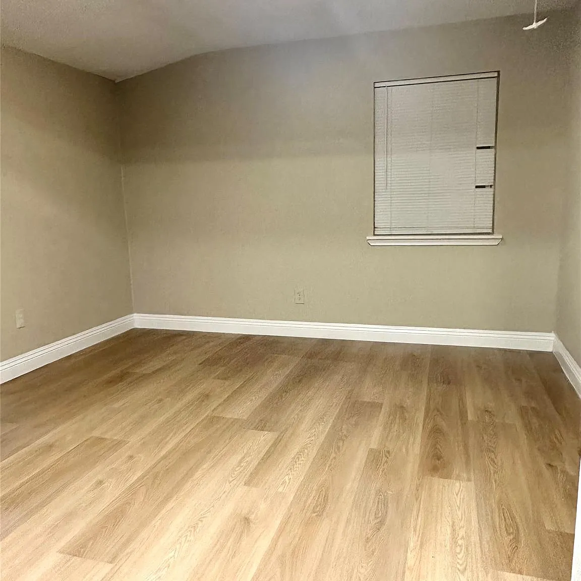 2 bed, 1.0 bath, 1192 sqft, $1,500 — Photo 4