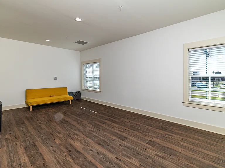 1110 Franck St — Photo 21