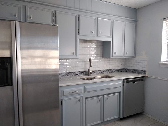 4th image of 465 Parkview Dr