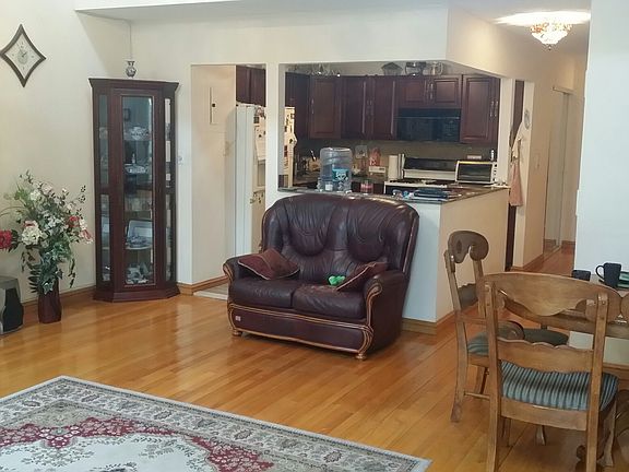 3rd image of 5 Cove Ln