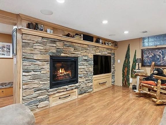 3rd image of 2615 Magnolia Ln N