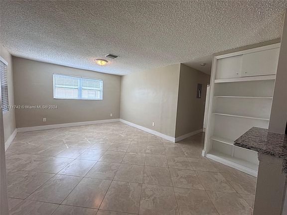 3rd image of 521 NW 16th Ave