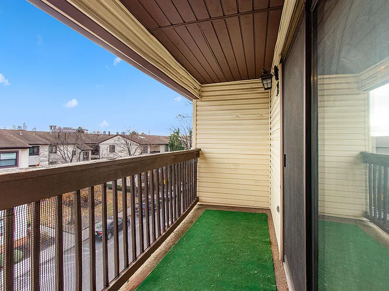 33 Green Valley Ct #33 — Photo 17