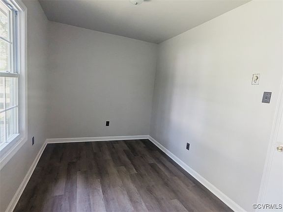5th image of 19617 Dorothy Cir