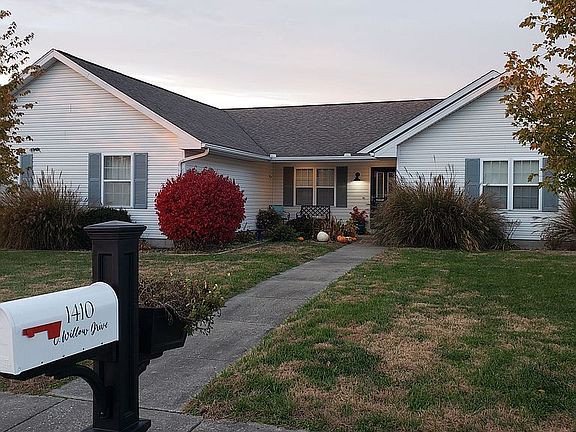 4th image of 1410 E Willow Dr