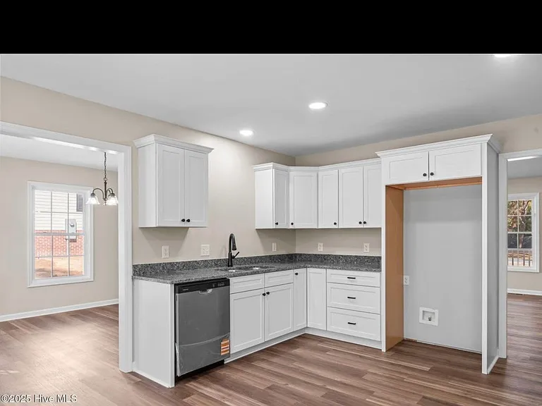 215 Beech St — Photo 14
