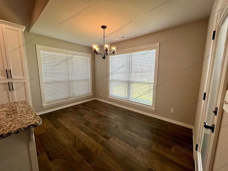 9007 Hawthorne Ln — Photo 8