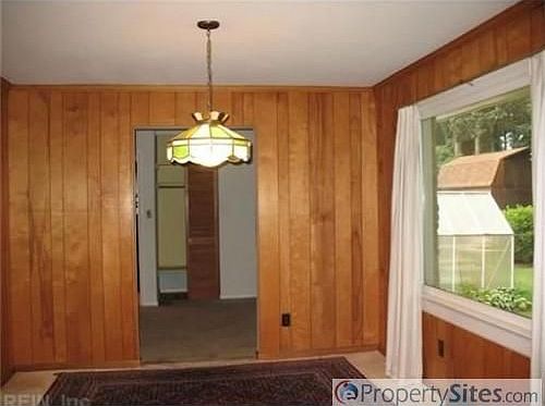 3rd image of 825 Cascade Dr