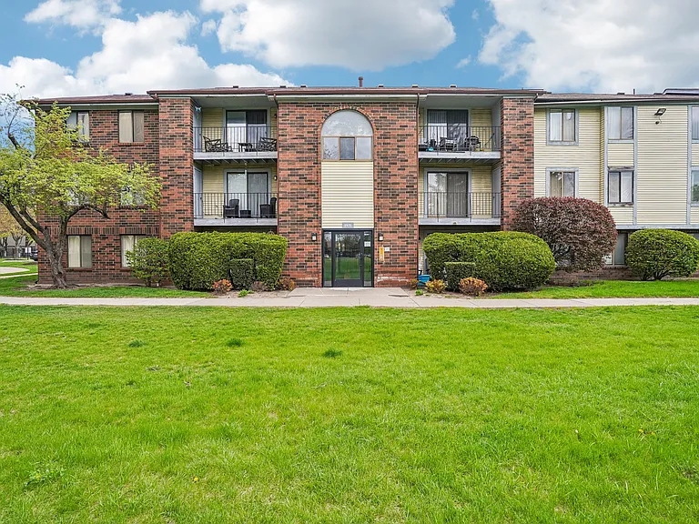 Regency Place Apartments — Photo 78