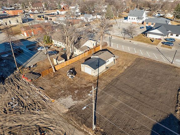 5th image of 304 SE Main St