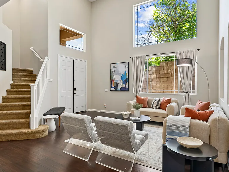 663 Glasgow Ct — Photo 13