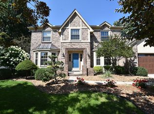 19459 Gill Rd, Livonia, MI 48152