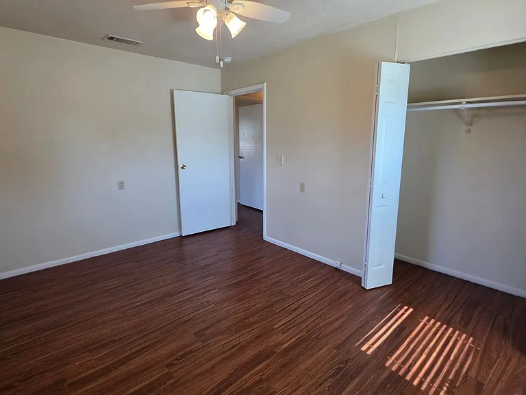 6251 Shadydell Dr — Photo 17