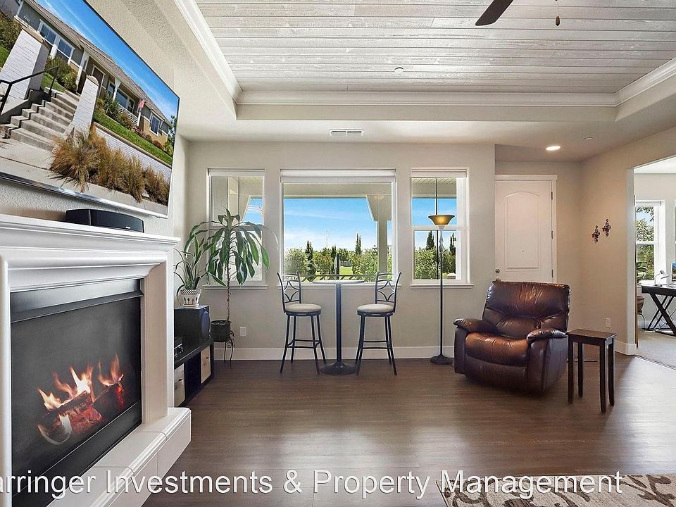 1st image of 891 Lakeside Dr