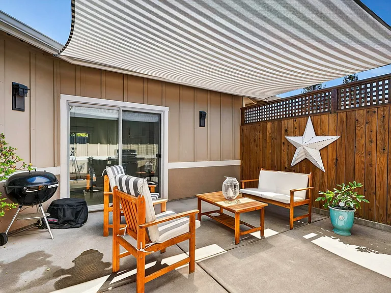 1006 Little St — Photo 9