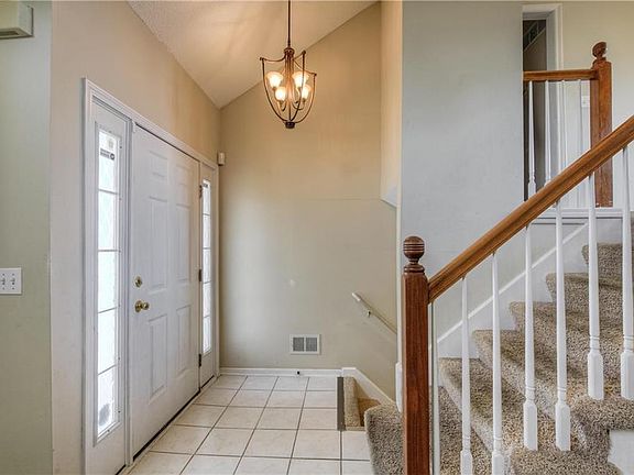 3rd image of 13314 Crystal Ave