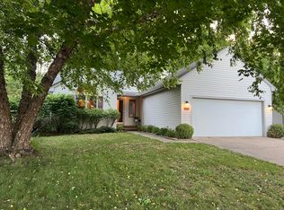 875 Berkshire Dr, Saline, MI 48176
