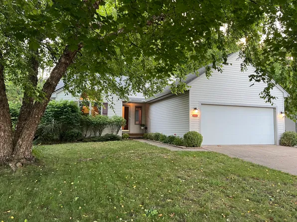 875 Berkshire Dr, Saline, MI 48176