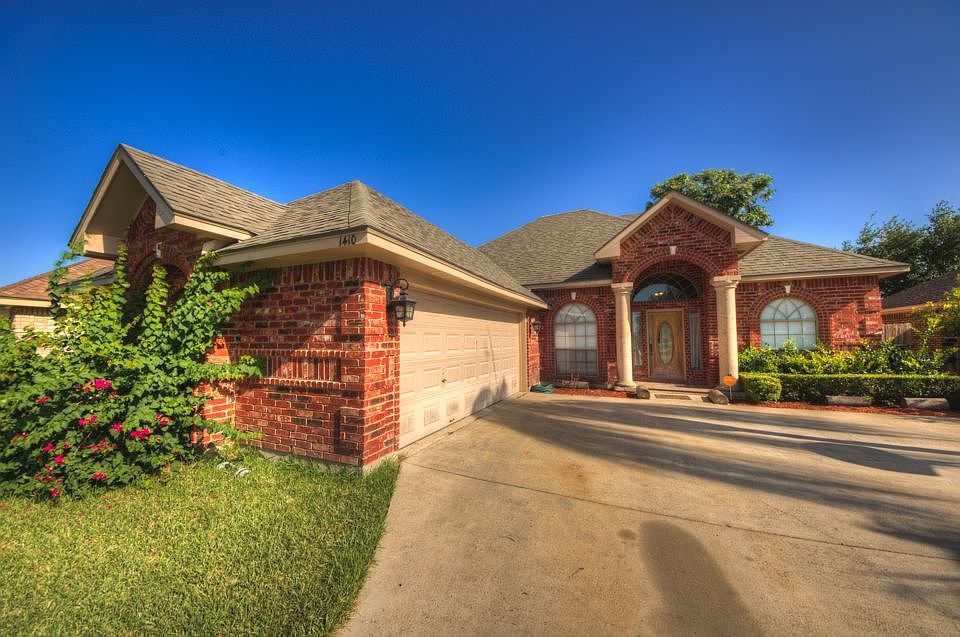 1st image of 1410 Summerfield Ln