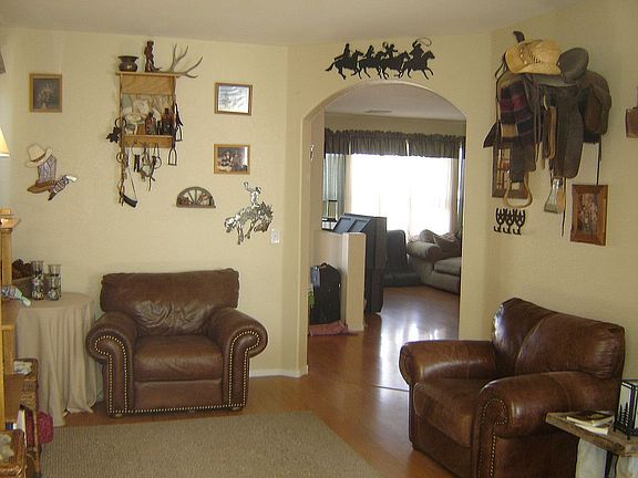 3rd image of 832 Bussora Rose Dr