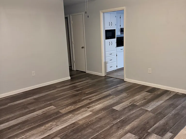 3203 Carleton Cir E — Photo 2