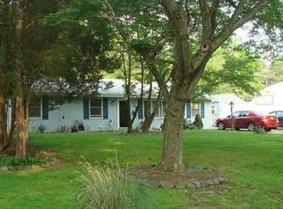 60 Cambridge Rd, Kendall Park, NJ 08824