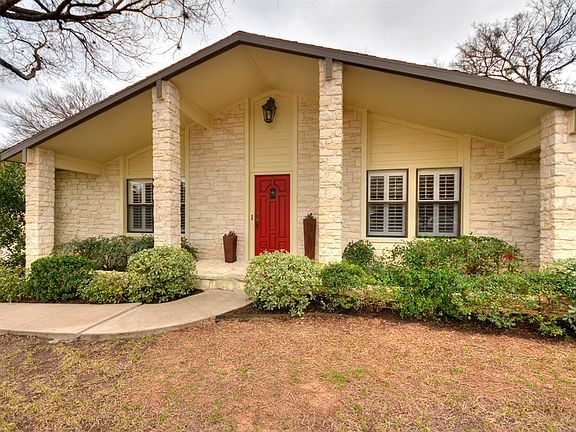 2nd image of 1905 Holly Hill Dr