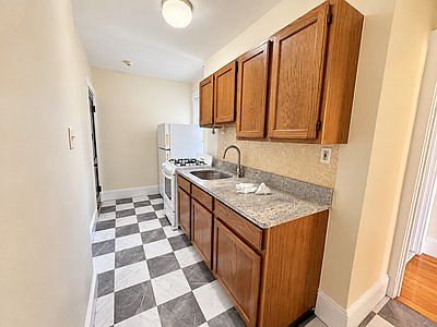 5th image of 162 Summer St #11