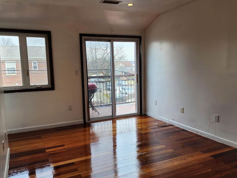 2nd image of 2 172nd St #2