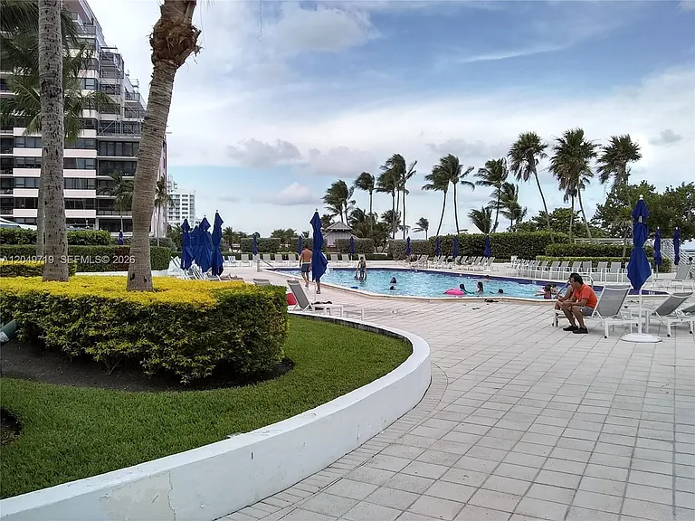 5161 Collins Ave #809 — Photo 3
