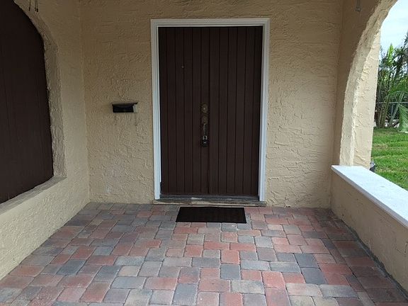 3rd image of 701 38th St