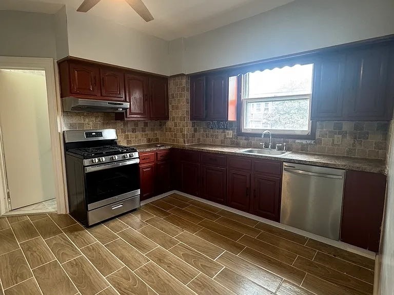 53 Humphrey Ave #2 — Photo 4