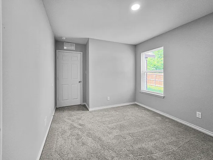 1332 Dreiss St — Photo 13