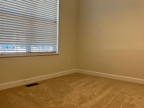 4th image of 203 Lynns Way