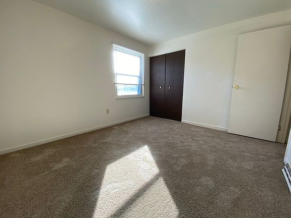 5th image of 704 Hemlock Sq