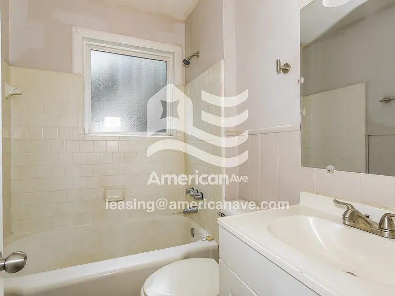 1000167_013_bathroom_13834008.jpg
